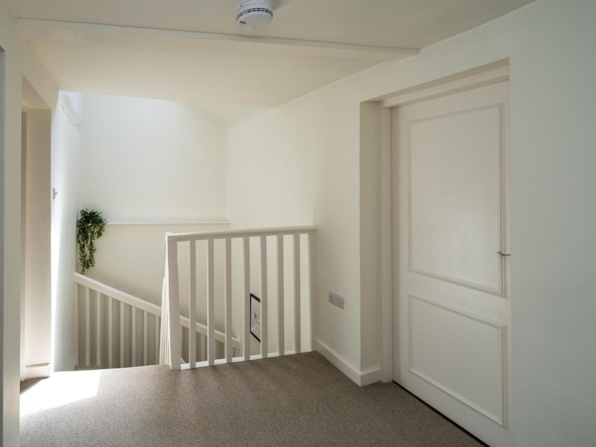 Trendy 2-bed escape in prime central location Pass the Keys - Bed and Breakfast Shrewsbury