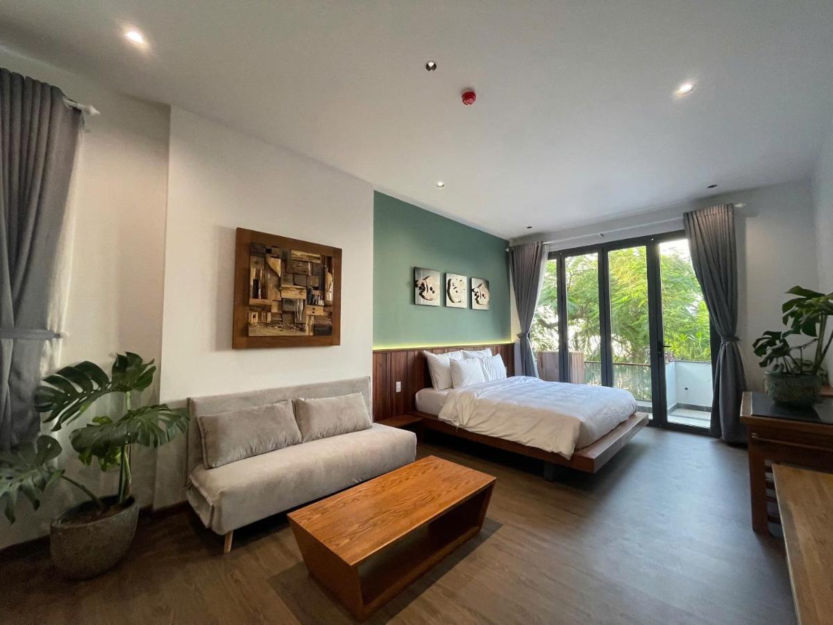 One-Bedroom Apartment with Balcony