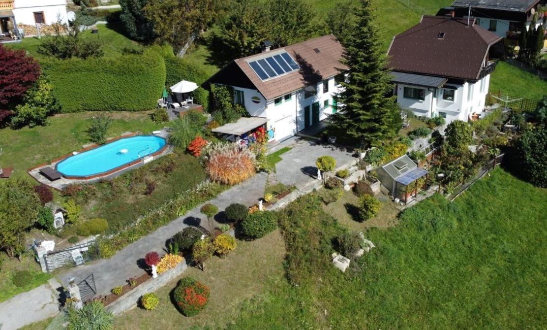 Haus St Peter , met nieuw zwembad en midden in het merengebied - B&B