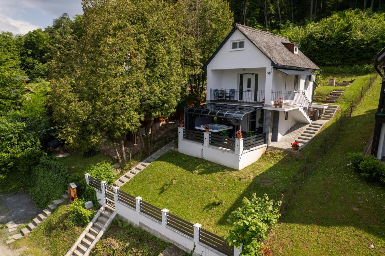 Erdőszéli Házikó szaunával és jakuzzival - B&B Magyarhertelend