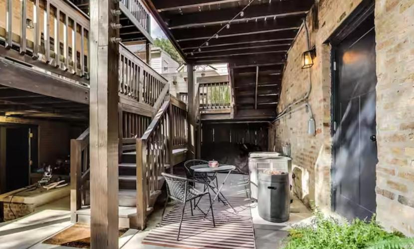 Modern 2BR with Patio & Cozy Space - B&B Chicago