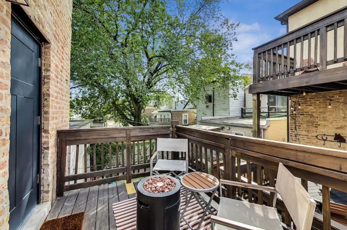 Cozy Coach House with Private Deck - Ferienwohnung Chicago