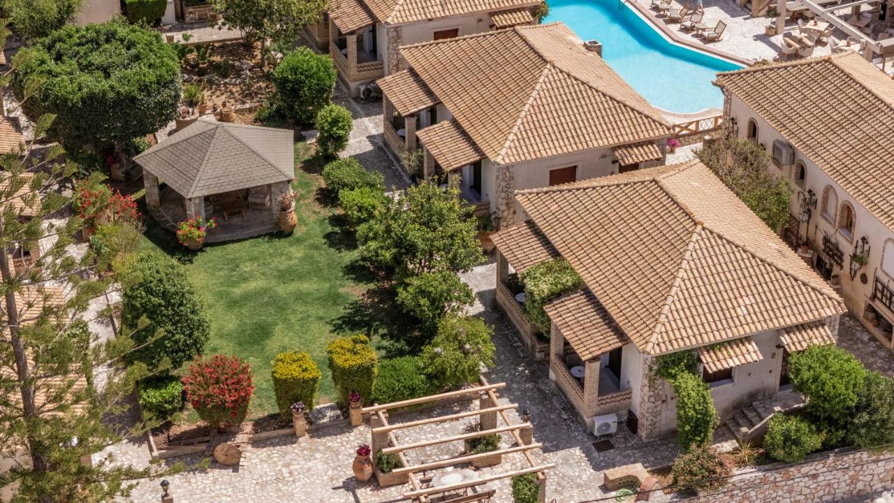 Garden Village Hotel - Chambres d’hôtes Kalamákion