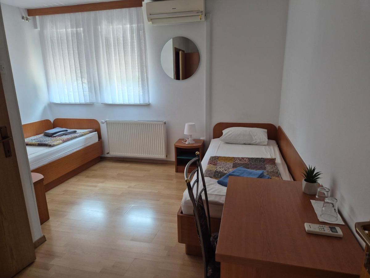 Chambre Lits Jumeaux avec Salle de Bains Privative