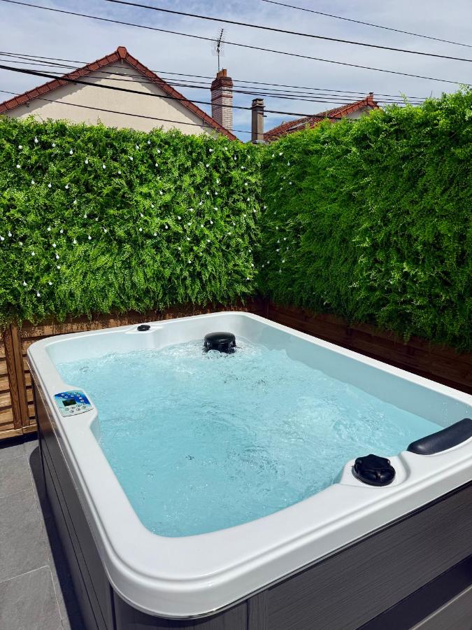 Appartement jacuzzi d'exception - proche Paris - B&B Drancy