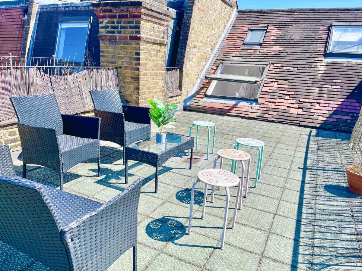 Hammersmith 3-Bedroom Maisonette with Rooftop Terrace & WiFi near Shepherds Bush & Ravenscourt Park by Staylio London - Chambres d'hôtes Londres