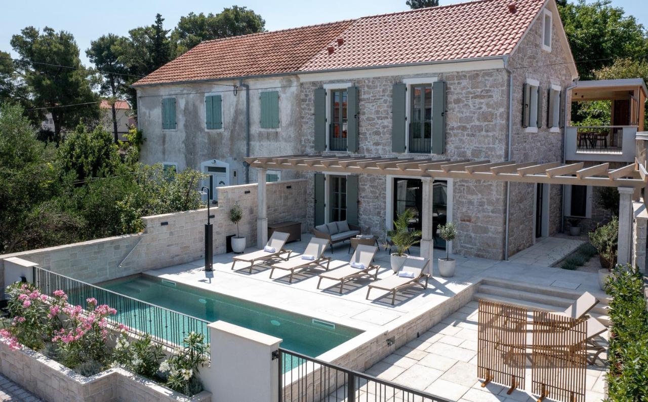 Heritage Villa Francheza-Elegant Stone villa near the Beach, Pašman Island , Ugrinić - Chambres d'hôtes Ugrinići