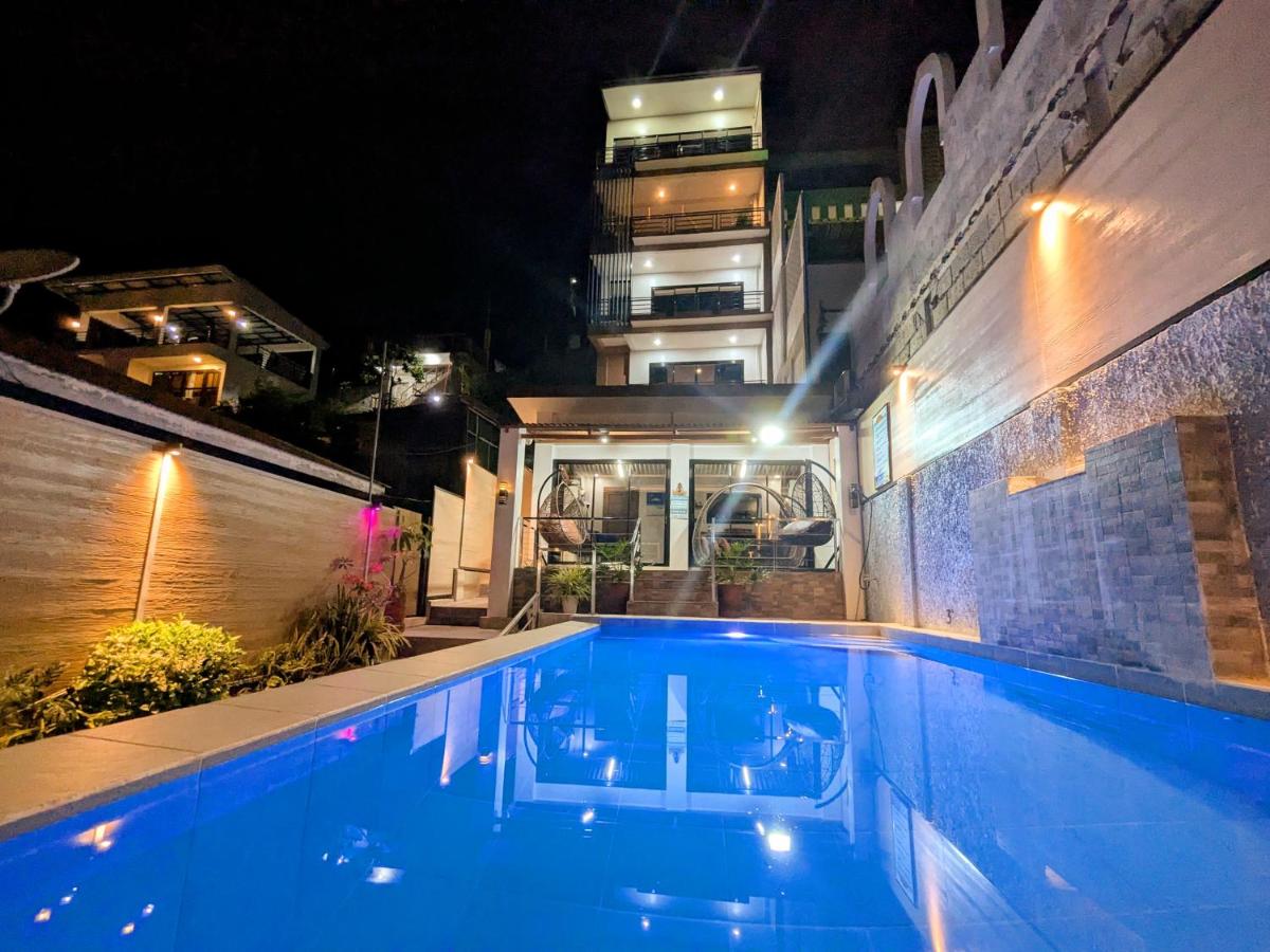 Beachfront house with private pool, Lobo Batangas - Bed and Breakfast Lobo
