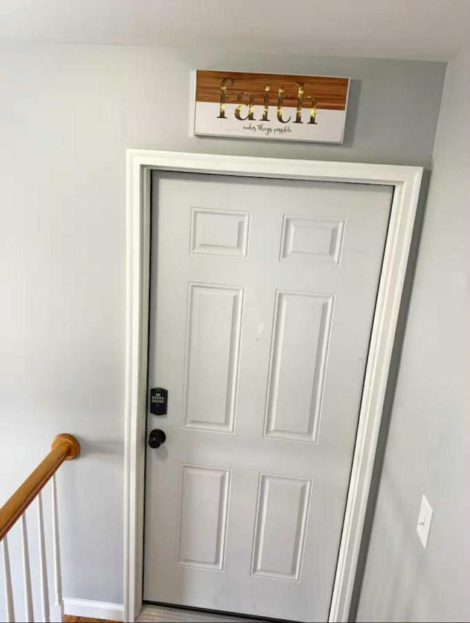 Cozy Comfort 3BR with parking and sleeps up to 8 - B&B Irvington