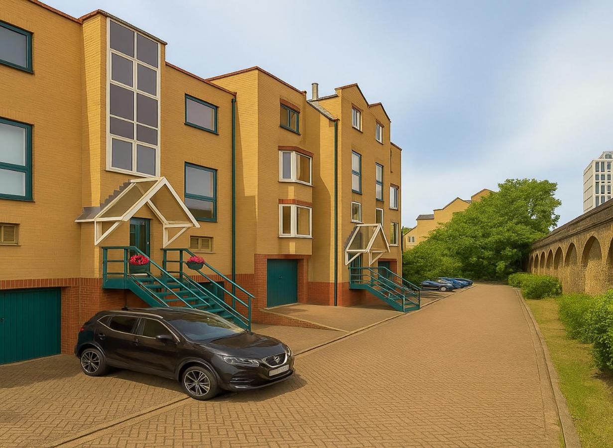 City Calm - St Katharine's Residences - B&B Morden