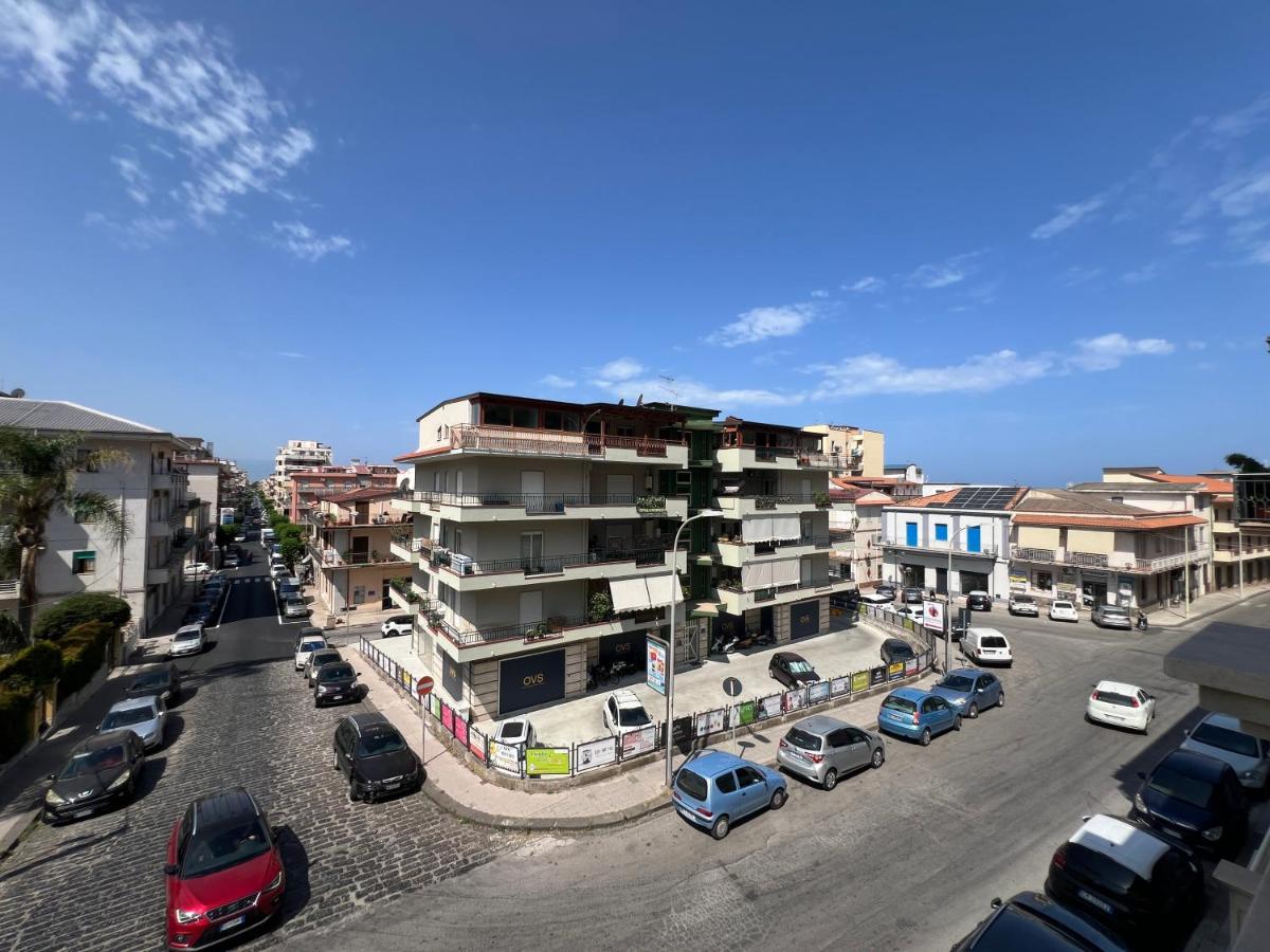 Appartamento con 2 Matrimoniali e Terrazza - 200m dal Mare - Max 6 Ospiti - B&B Capo d'Orlando