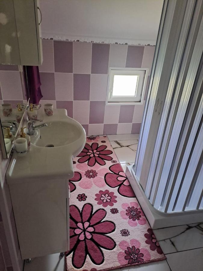 Tweepersoonskamer met Gedeelde Badkamer