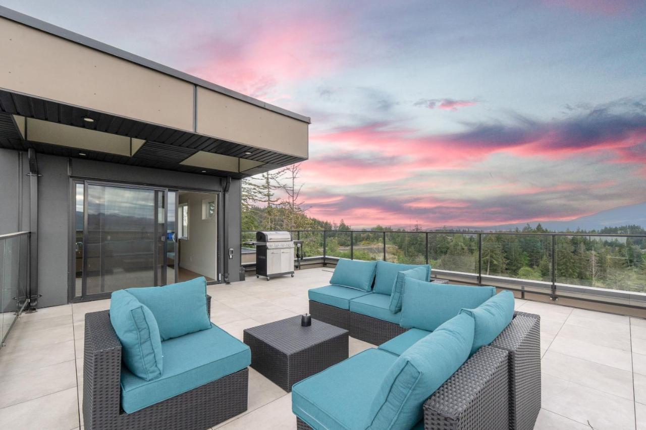 Stylish 6BR Retreat with Breathtaking Ocean Views - B&B
