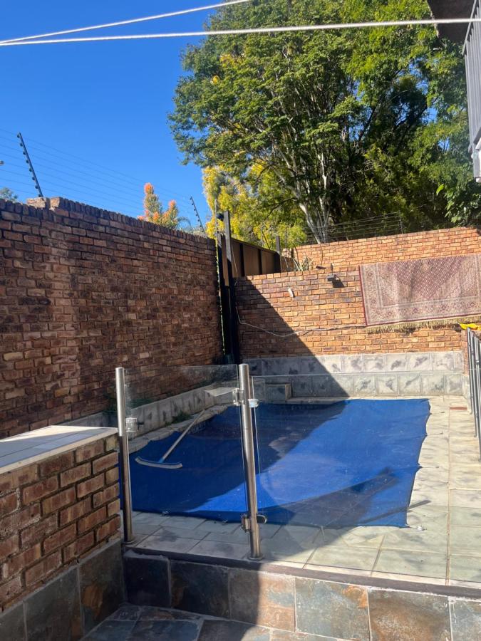 Executive 5 bedroom home near Sun Bet Arena - B&B