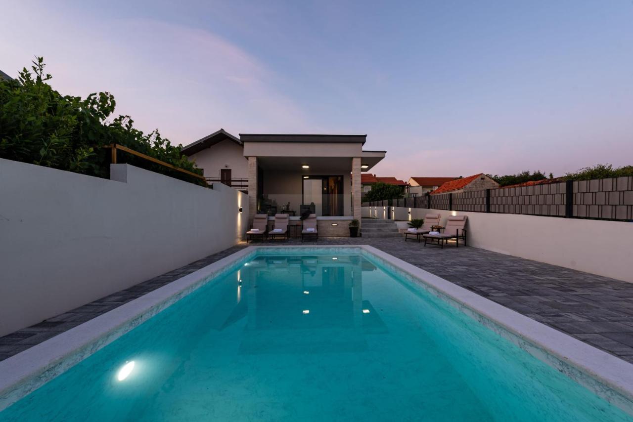 Villa Evita ZadarVillas - B&B Škabrnje