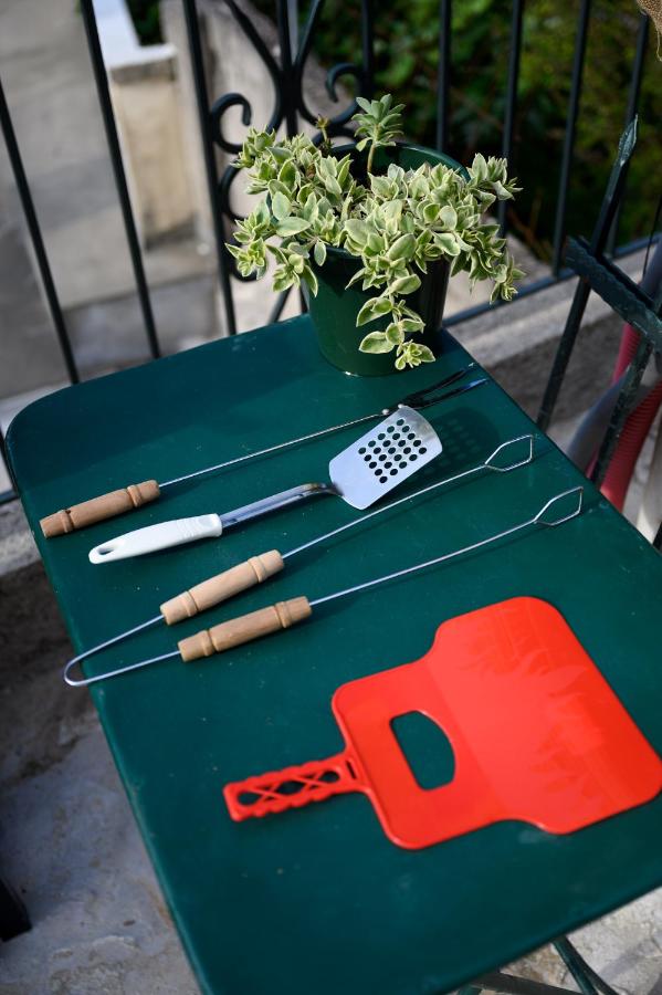 Appartement met 1 slaapkamer, een terras en uitzicht op zee.