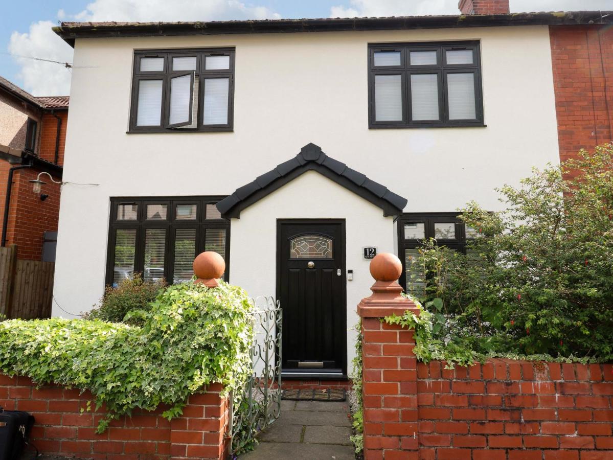 St Mary's House - B&B Oldham