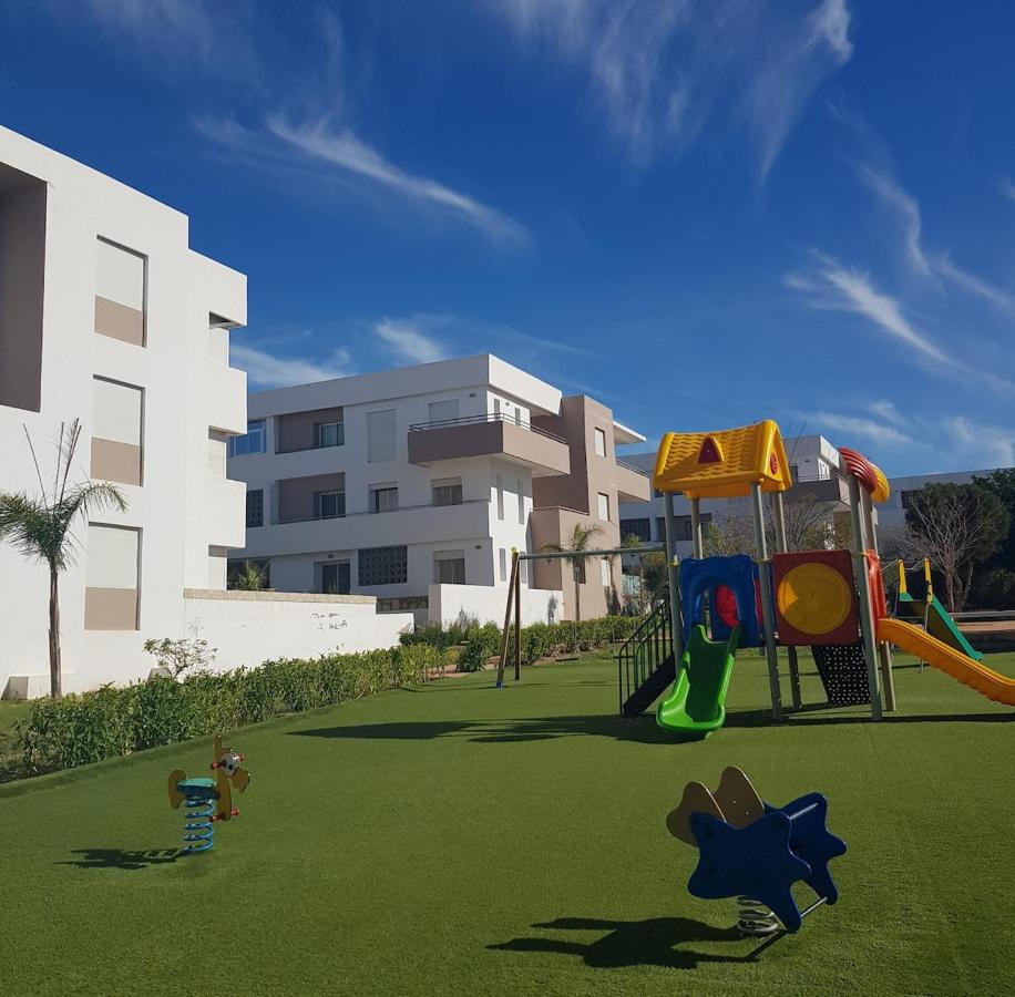 Appartement lumineux avec terrasse XXL, piscine & plage et vue montagne - B&B Imi Ouaddar