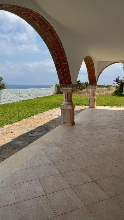 Vue mer & montagne, plage à pied & tranquillité assurées - B&B El Haouaria