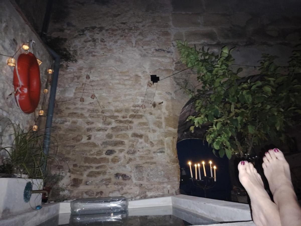 Maison de village à deux pas de la rivière - B&B Remoulins