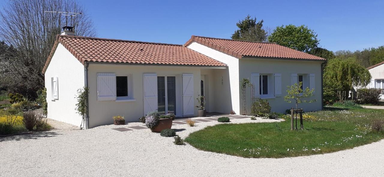 Chambre indépendante et coin repas proche Futuroscope et Civaux - Bed and Breakfast Saint-Julien-l'Ars