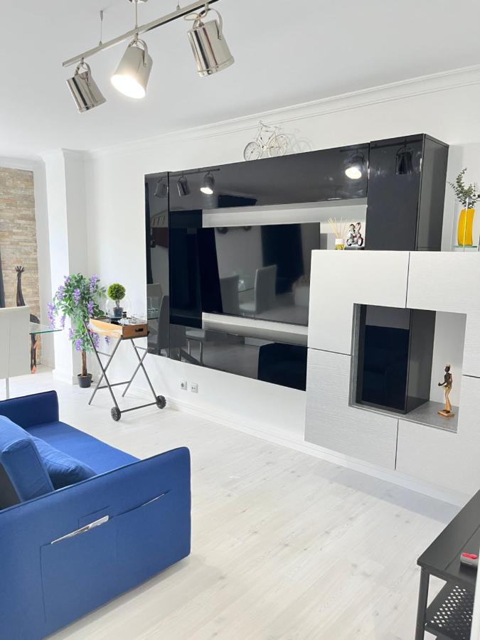 Family Room with Garden View