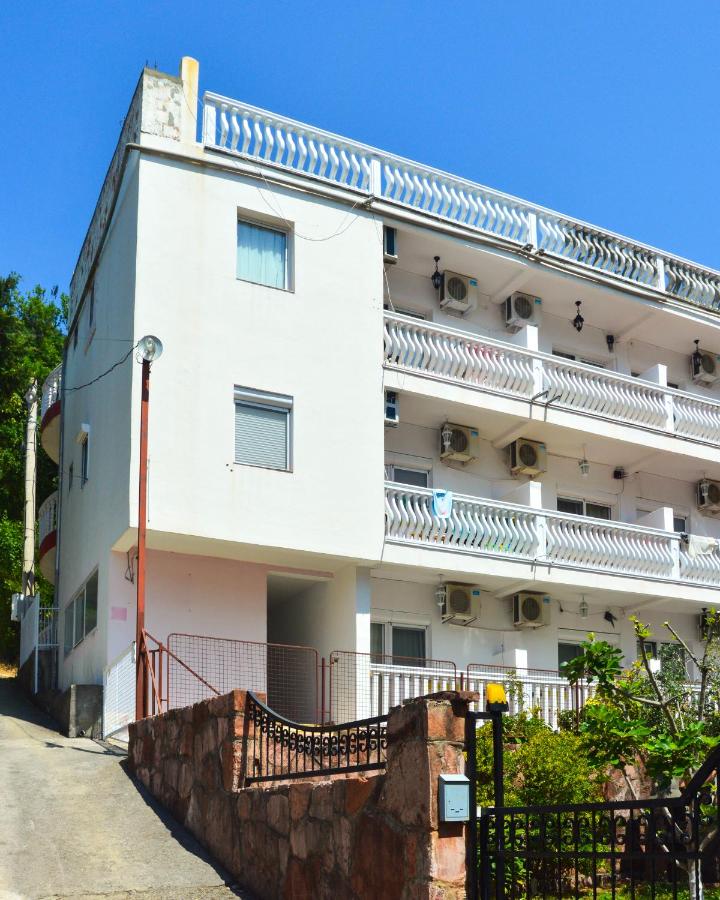 Zlatni Pijesak - Apartmani Čanj - Bed and Breakfast Čanj