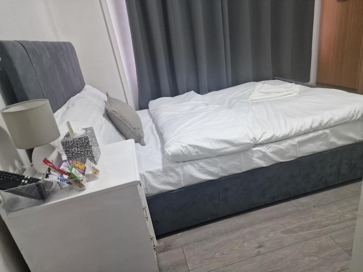 Lodge - Sleeps 10 & Free Parking - Ferienwohnung Liverpool