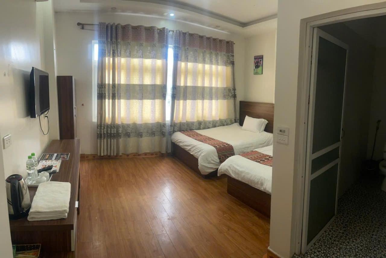 Family Room with Mountain View