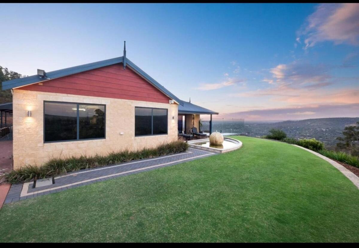Zig Zag Retreat - Panoramic views, secluded hills nature reserve, infinity pool - B&B Perth