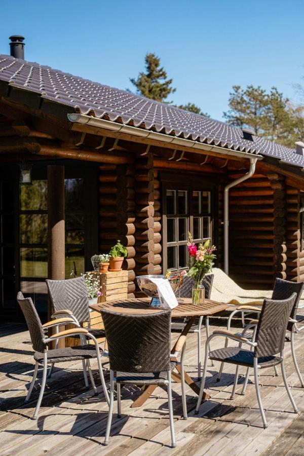 Authentic Log House Amid Evergreens In Vendsyssel - Ferienwohnung Fjerritslev