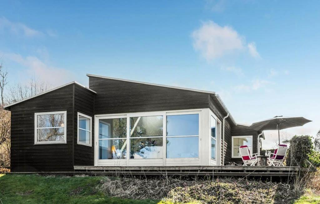 Modern House With Sea View In Kårup - Bed and Breakfast Fårevejle