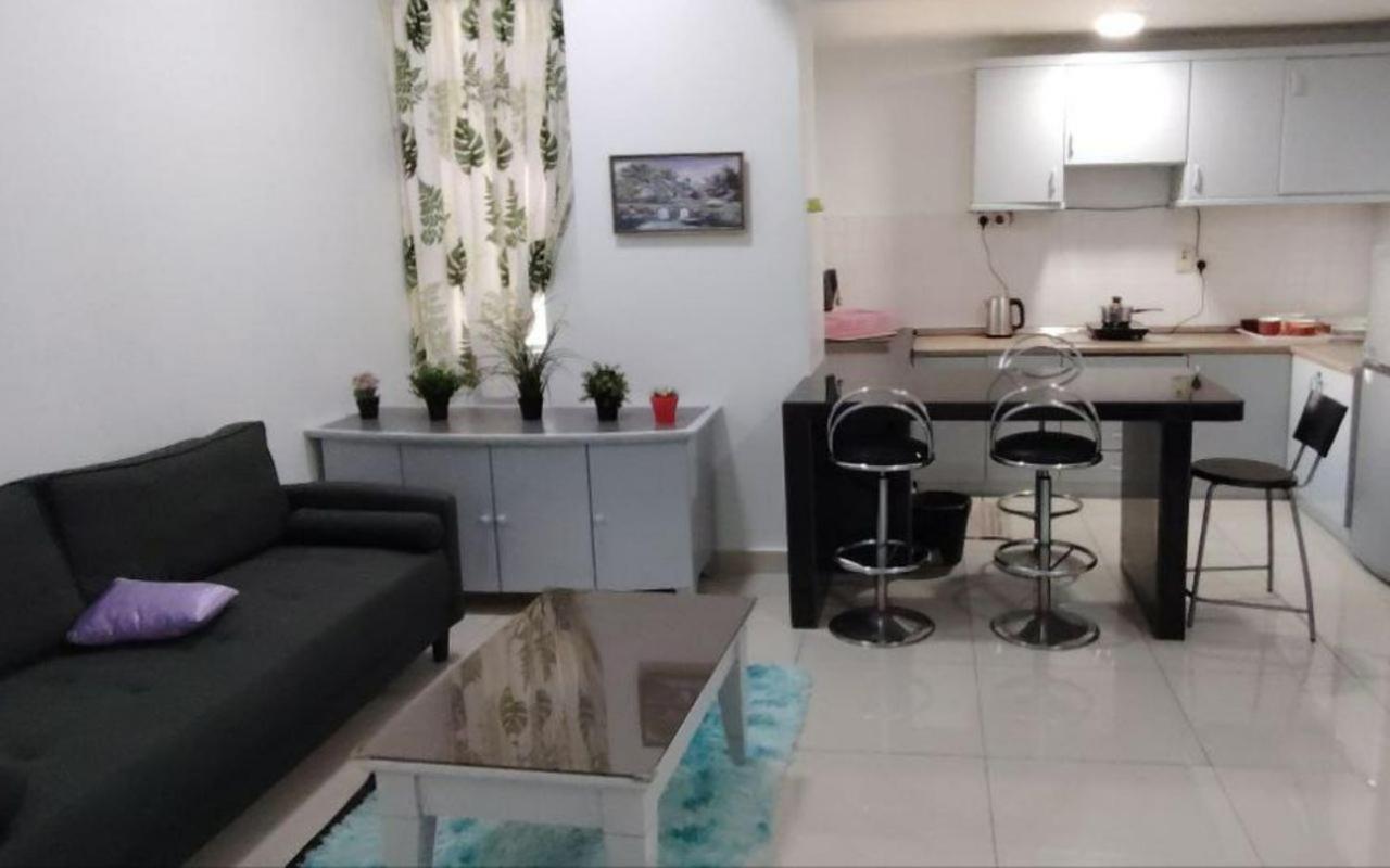 Three-Bedroom Apartment with Mountain View