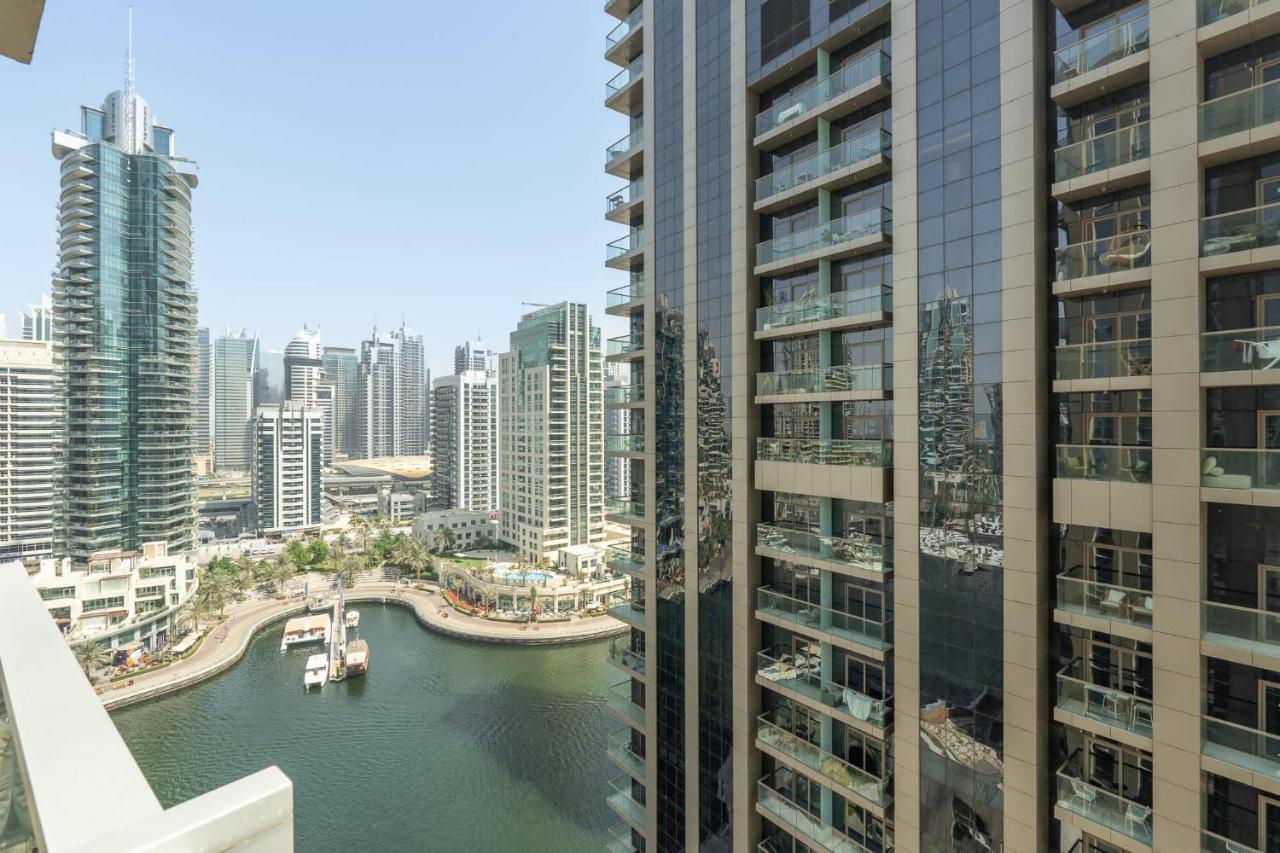 StayShort - Chic Apartment in Marina Sleeps 4 with Canal Views - B&B Dubai