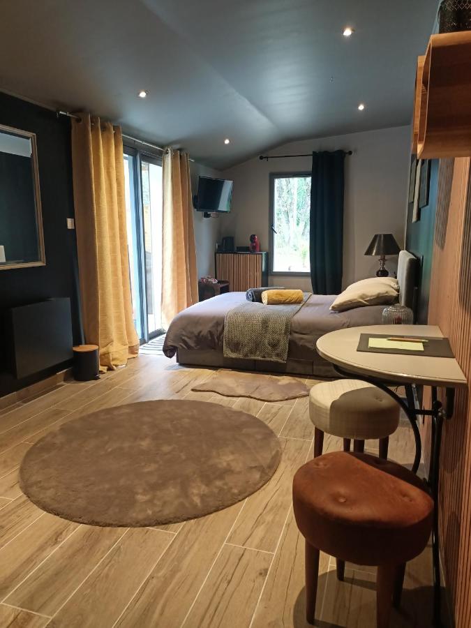 Suite Balnéo en bord de forêt - Ferienwohnung Pouzy-Mésangy
