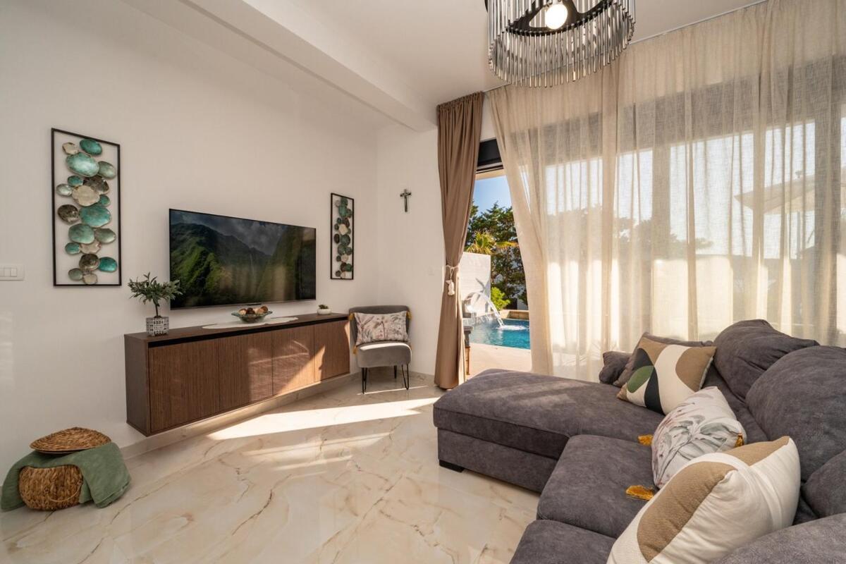 Rozeta luxury apartment with Private pool - Chambres d'hôtes Stara Novalja