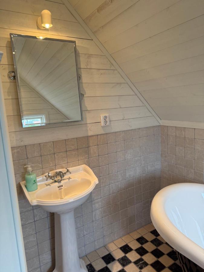 Fjällbacka semesterpärla med pool! - B&B