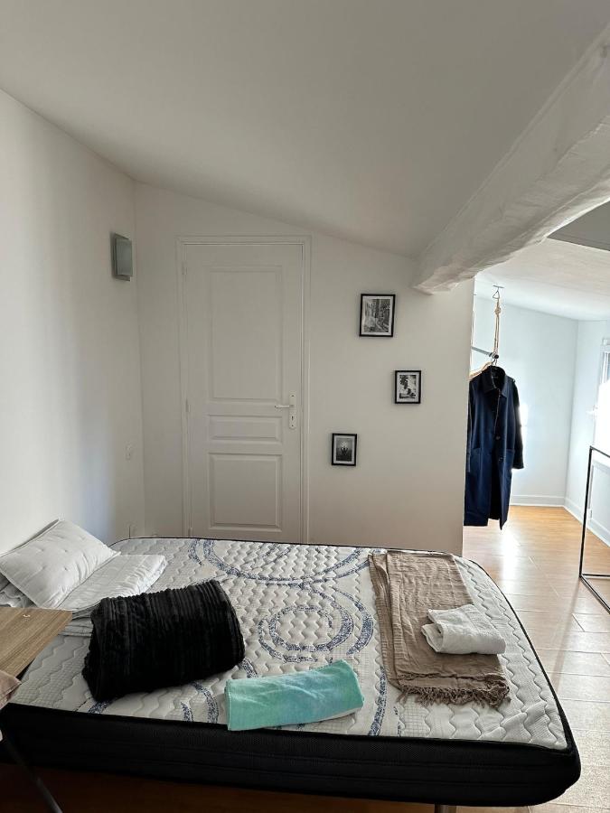 Apartment with large terrace in Barrière de Toulouse - B&B Talence