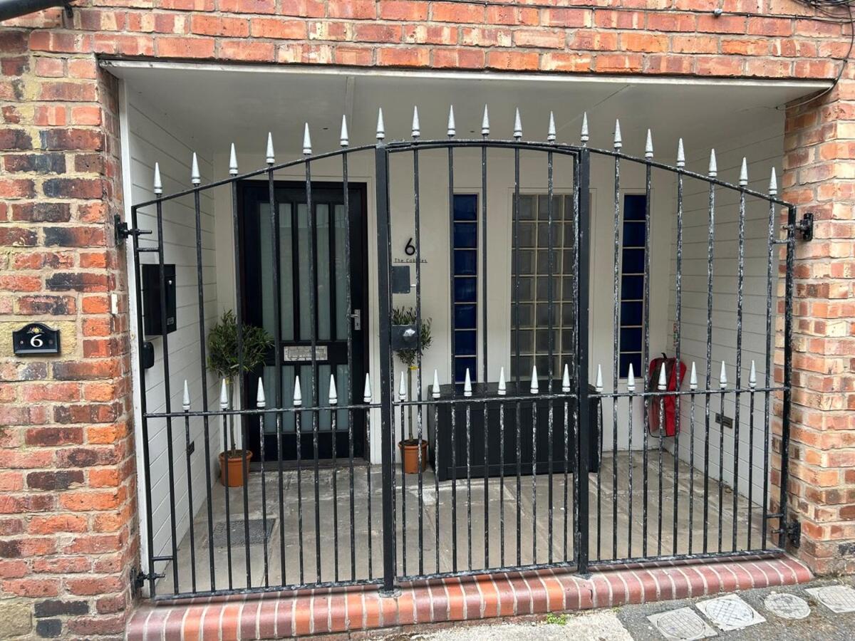Modern unique duplex apartment in town centre - B&B