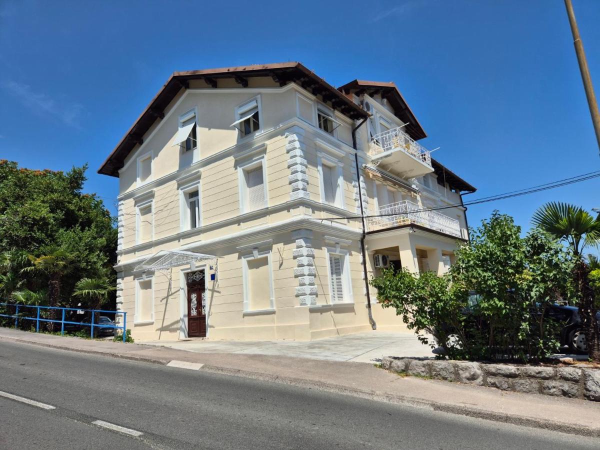 Apartment Tina (near the sea, Opatija center, free private parking) - Chambres d'hôtes Opatija
