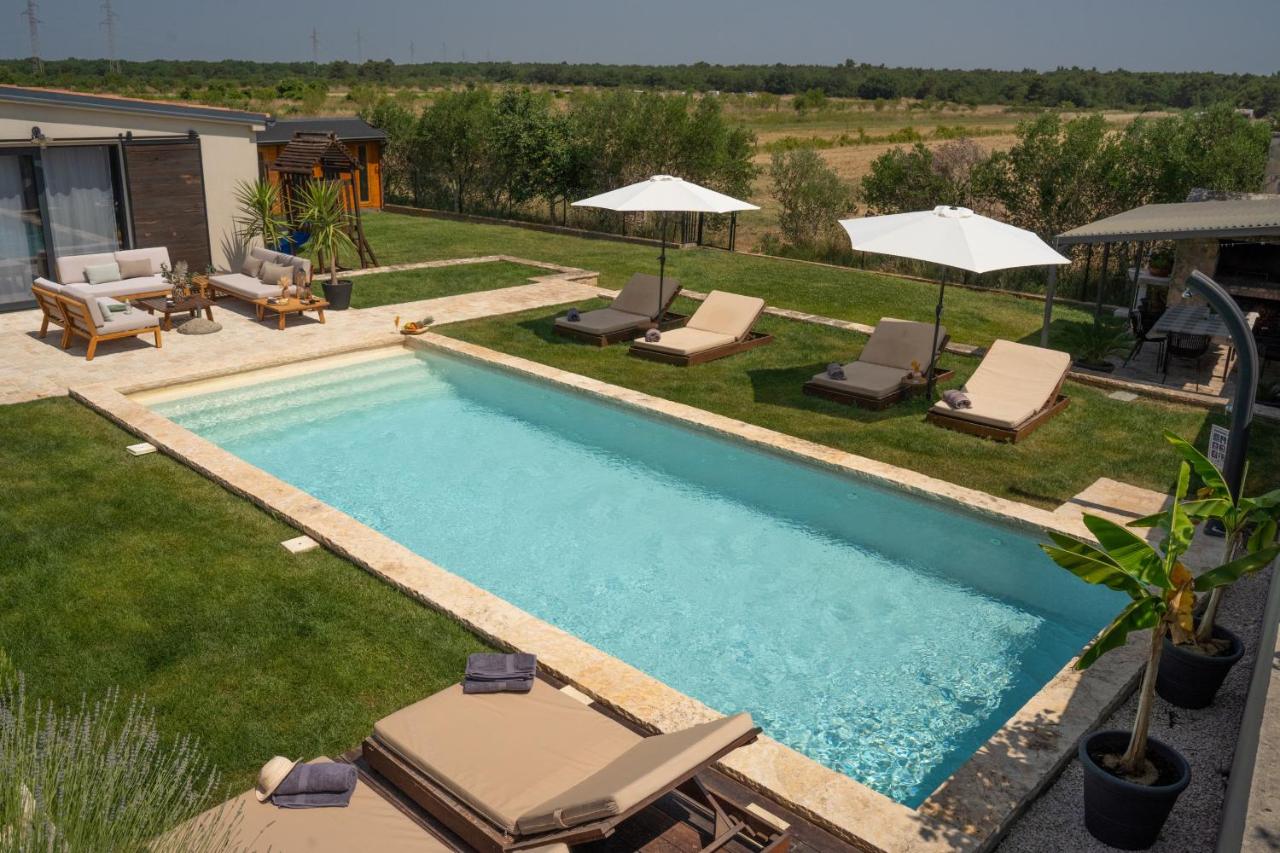 Villa Royal with heated pool - Bed and Breakfast Biograd na Moru