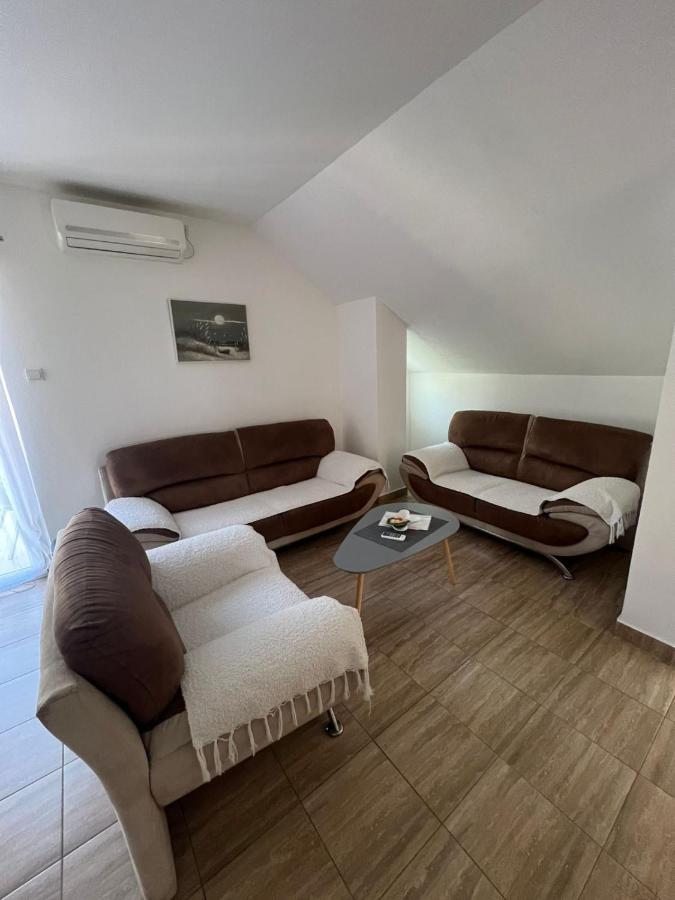 Apartman Nina2 - B&B Risano