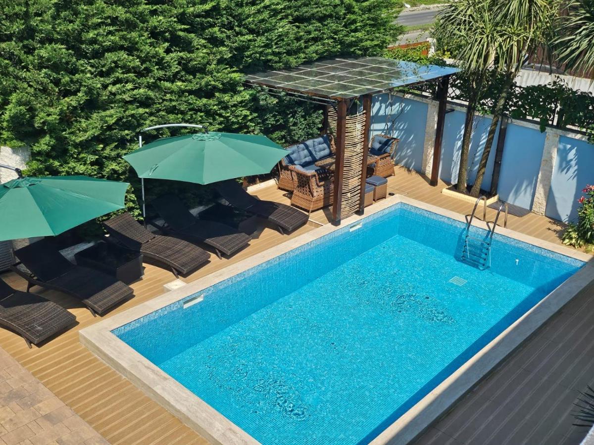 Dachis Villa Private Pool Retreat - Ferienwohnung Batumi
