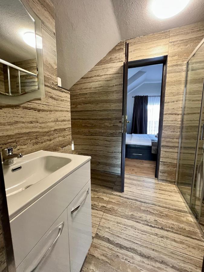 Appartamento con 1 Camera da Letto, Balcone e Vista Montagna 