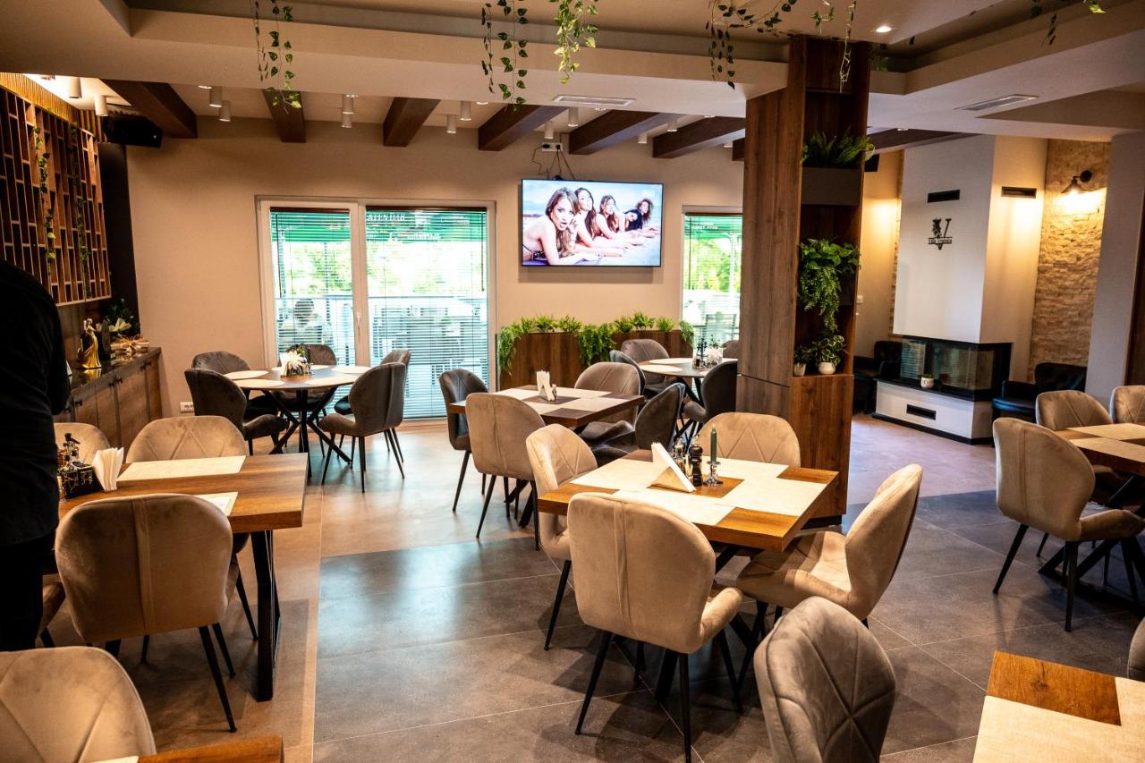 Villa Vratnica - Restaurant & Apartments - B&B