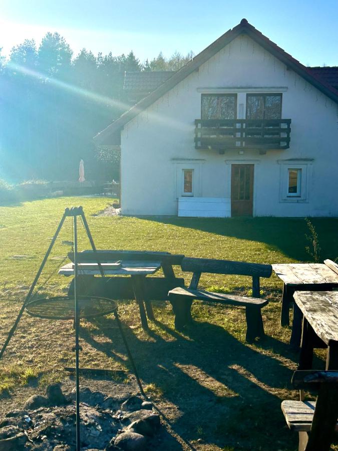 Dworek nad jeziorem z prywatną plażą - B&B
