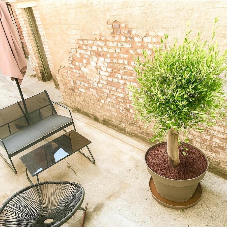 Arina & Julien Peronne Centre - B&B