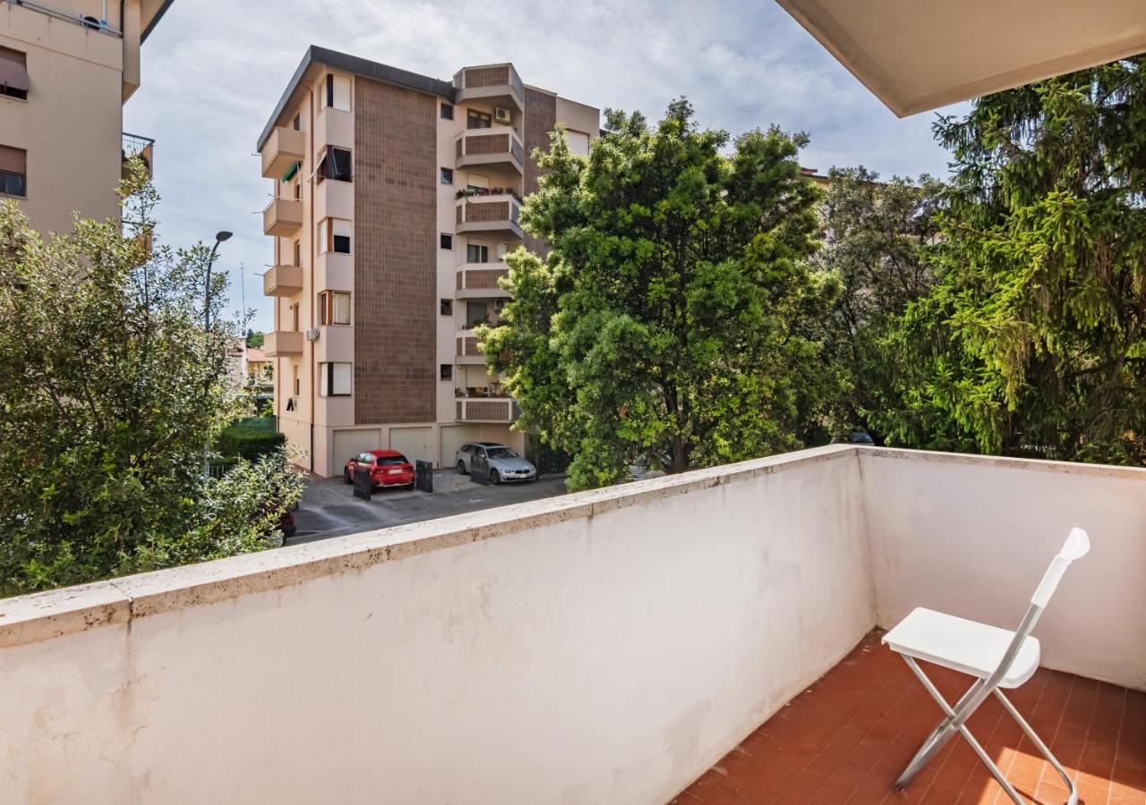 lnd 1- 2 camere, parcheggio, balconi, vicino al centro - B&B Pisa
