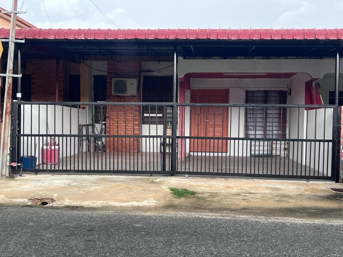 imani homestay taman ira kangar perlis - B&B Kangar