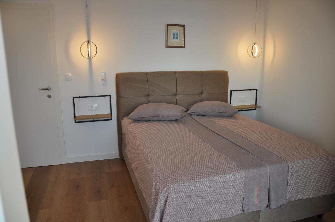 One-Bedroom Apartment with Sea View and Balcony